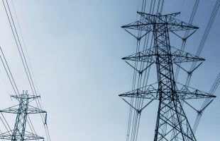 Jelentősen csökkennek a nem lakossági fogyasztók villamos energia rendszerhasználati díjai
