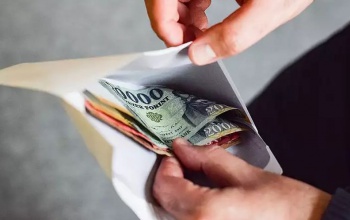 KSH: júliusban a bruttó átlagkereset 636 700 forint volt