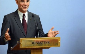 A kormány itthoni munkavállalást vár az állami támogatásért