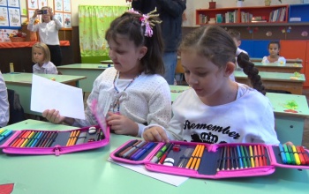 Lányoknak pillangós, fiúknak autós - tolltartóval várták az elsősöket a tanév első napján