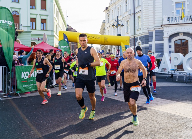 Tűzoltó, Playboy nyuszi és Superman is futott a 14. KOMETA Futófarsangon
