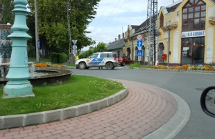 Lezárták az Iszák utcát. Gázszivárgásra gyanakodnak.