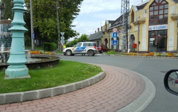 Lezárták az Iszák utcát. Gázszivárgásra gyanakodnak.