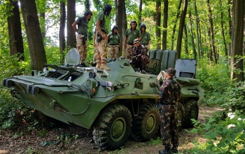 Angyalbőrben táborozni katonadolog