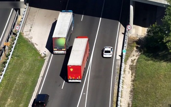Kamionosokat ellenőriztek az M7-esen
