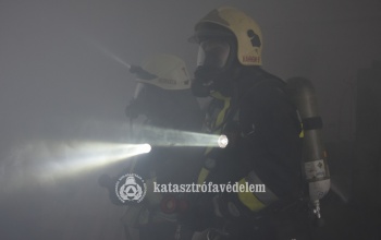 Sűrű füst lepett el egy hegesztőműhelyt