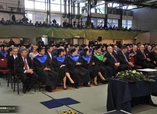 Diplomaosztó a Kaposvári Egyetemen