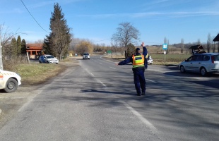 Szabálytalankodó teherautókat és személygépkocsikat ellenőriztek