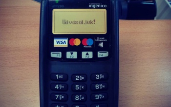 Könyvmolyok figyelem! Már kártyával is fizethetünk a könyvtárban