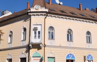 Az egykori Szarvas-vendéglő (Petőfi tér 1.)