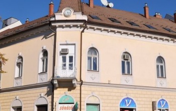 Az egykori Szarvas-vendéglő (Petőfi tér 1.)