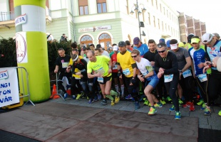Elrajtolt a hetedik farsangi félmaraton
