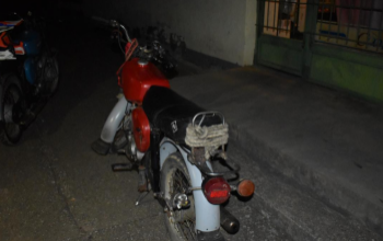 Lécet dobott a motor küllője közé, mert zavarta a hangoskodás