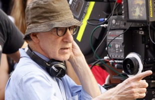 Woody Allen Olaszország előtt tiszteleg