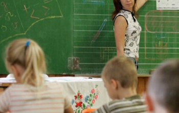 Jövőre 30 százalékos béremelést kaphatnak a pedagógusok