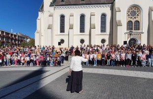 Több száz ajakról szólt a népdal a Kossuth téren
