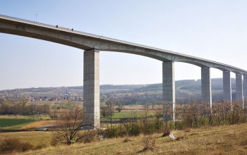 Félpályás útlezárás a Völgyhídon