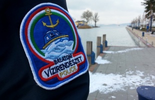 Fontos figyelmeztetés jött: életveszélyes a Balaton jegére menni!
