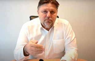 Gelencsér Attila: a bértábla alkalmatlan a pedagógusok teljesítményének elismerésére