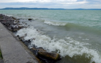 Brutálisan erős széllökések is lehetnek a Balatonnál vasárnap