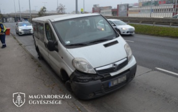 Részegen törték össze a főnökük kocsiját