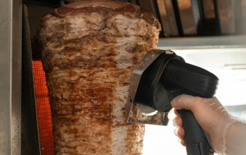 Országos ellenőrzés indult a gyrososoknál az NKFH irányításával