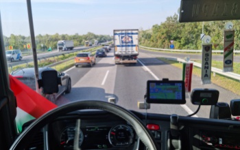 A jó idő utazásra csábít, de az M7-es kevésbé