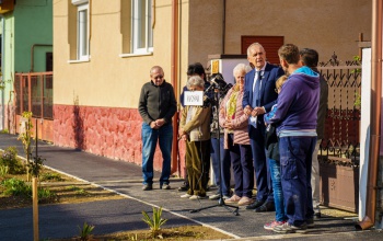 Átadták az Árvaház utca felújított járdáját