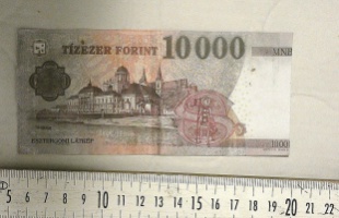 Hamis tízezresekkel fizettek kaposvári boltokban