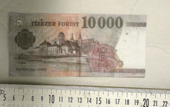 Hamis tízezresekkel fizettek kaposvári boltokban