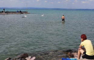 Sokakat csábít a 18-19 fokos Balaton