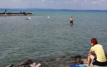 Sokakat csábít a 18-19 fokos Balaton
