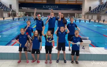 Így szurkoltak a KASI sportolói a magyar úszóknak