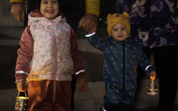 Fontos a hagyományok ápolása – lámpások lepték el a sétálóutcát Márton-napon
