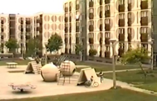 Retro játszótér Kaposvárról, egy görög szobrászművész alkotása