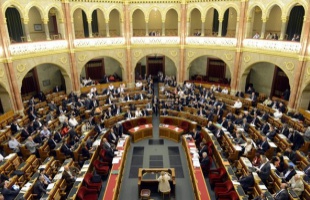 Több mint 250 törvényt hozott tavaly a parlament