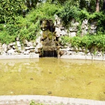 Vízesés a Színház parkban