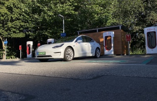 Újra igényelhető állami támogatás elektromos autók vásárlásához