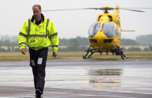 Mentőhelikopter-pilótaként folytatja pályafutását Vilmos herceg