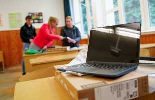 Ingyen laptop segíti a kaposvári diákokat