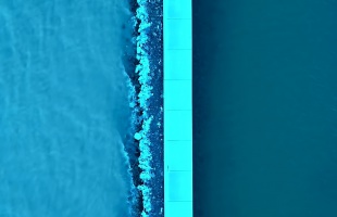 Különleges drónvideó a befagyó Balatonról