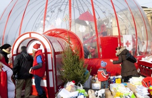 Rengetegen segítettek idén is - 107 ezer kilogramm karácsonyi adomány érkezett a Mikulásgyárba