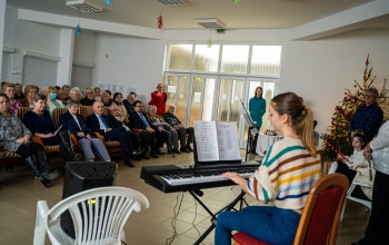 ​Diákok adtak karácsonyi műsort az idősotthonban