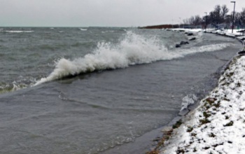A Balaton vízszintje elérte a 100 centit, a víz 2,8 fokos