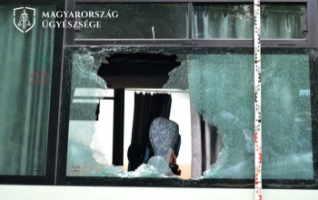 Ittasan törte be a busz ablakait a fiú