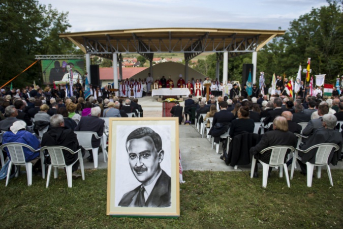 Gr. Esterházy János végső nyugalomra helyezése és Közép-Európa súlyos nemzetiségi sorsainak megbékíthetősége