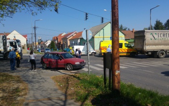 Teherautó és személygépkocsi ütközött. Ketten megsérültek