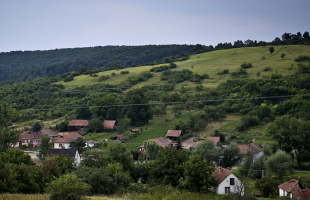 Neszményi: nem szűnnek meg a kistelepülések önkormányzatai