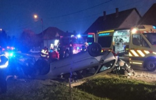 Belerohant az álló autóba Kaposfőn