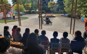 Kutyás bemutatót tartottak a siófoki rendőrök az ovisoknak
